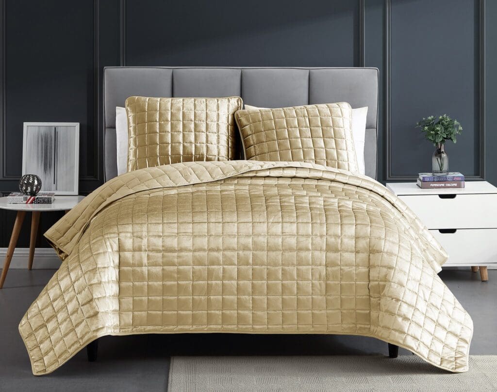 Velvetquiltsgold_lg-1.jpg