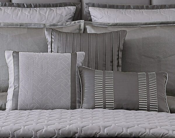 Garian_5_lgjpg - Hallmart Collectibles Garian_5_lgjpg