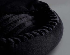95335 HOODED ROUND CUDDLER MEDIUM BLK 1