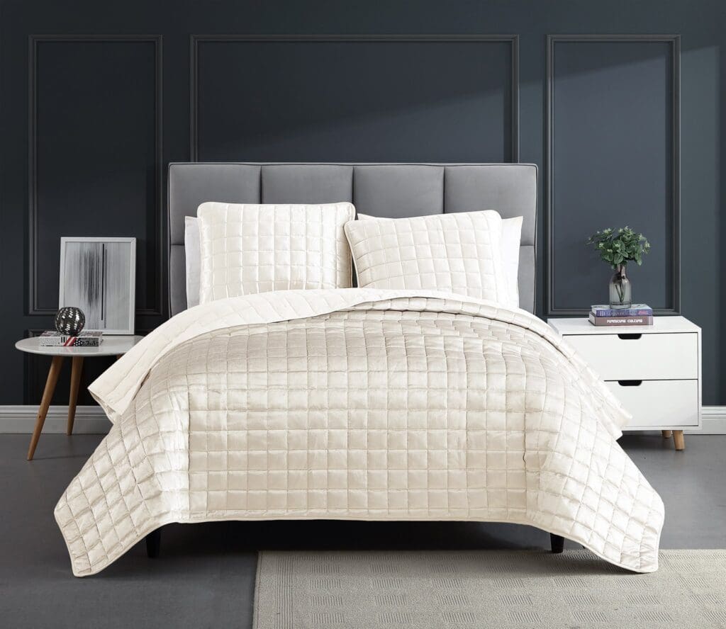 DoveQuiltedVelvet_lgjpg - Hallmart Collectibles DoveQuiltedVelvet_lgjpg