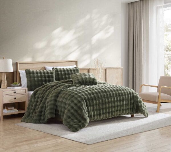 FauxFurKnollsGreen_lg-2jpg - Hallmart Collectibles FauxFurKnollsGreen_lg-2jpg