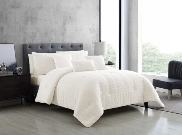 GeoClipWhite_lg-1jpg - Hallmart Collectibles GeoClipWhite_lg-1jpg