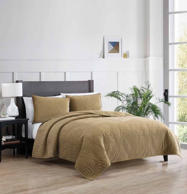 GoldLeafQuilt_lg-1jpg - Hallmart Collectibles GoldLeafQuilt_lg-1jpg