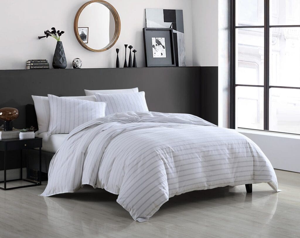 PinstripesWhite-Black_lg-2jpg - Hallmart Collectibles PinstripesWhite-Black_lg-2jpg