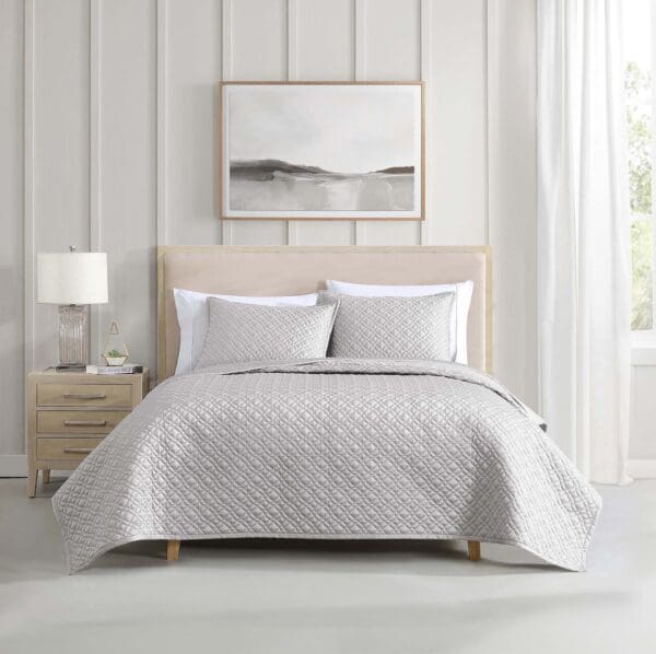 SilverLatticeQuilt_lg-1jpg - Hallmart Collectibles SilverLatticeQuilt_lg-1jpg