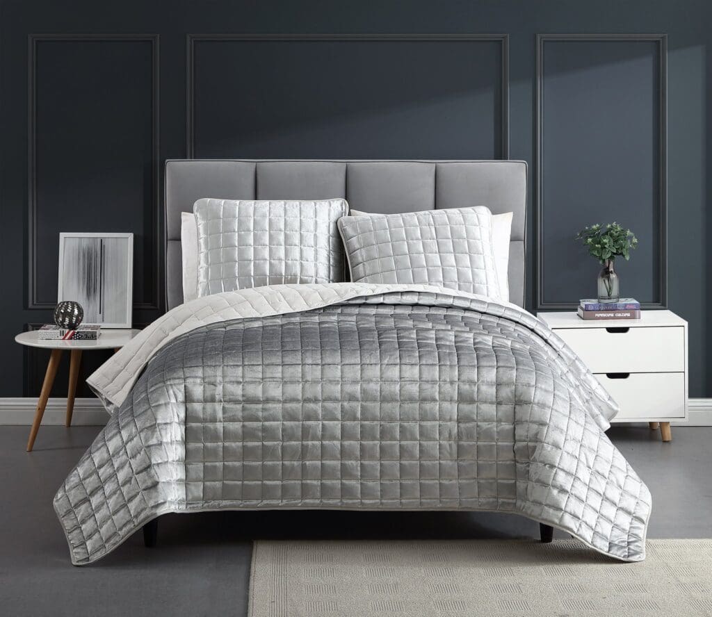 SilverQuiltedVelvet_lg-2jpg - Hallmart Collectibles SilverQuiltedVelvet_lg-2jpg