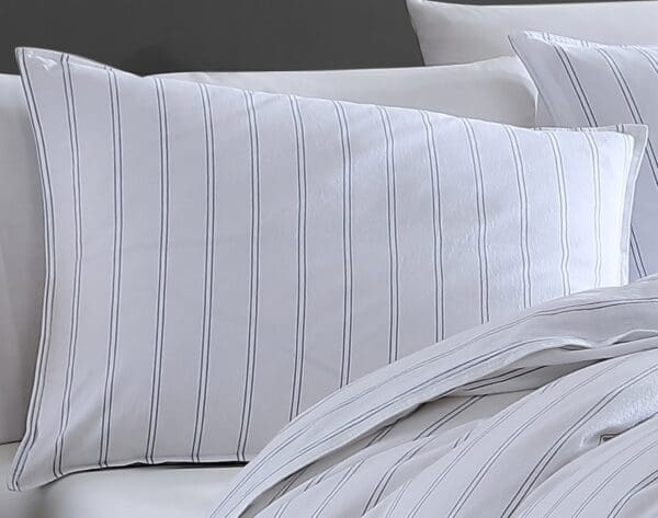 Verlarde_1_3_lgjpg - Hallmart Collectibles Verlarde_1_3_lgjpg